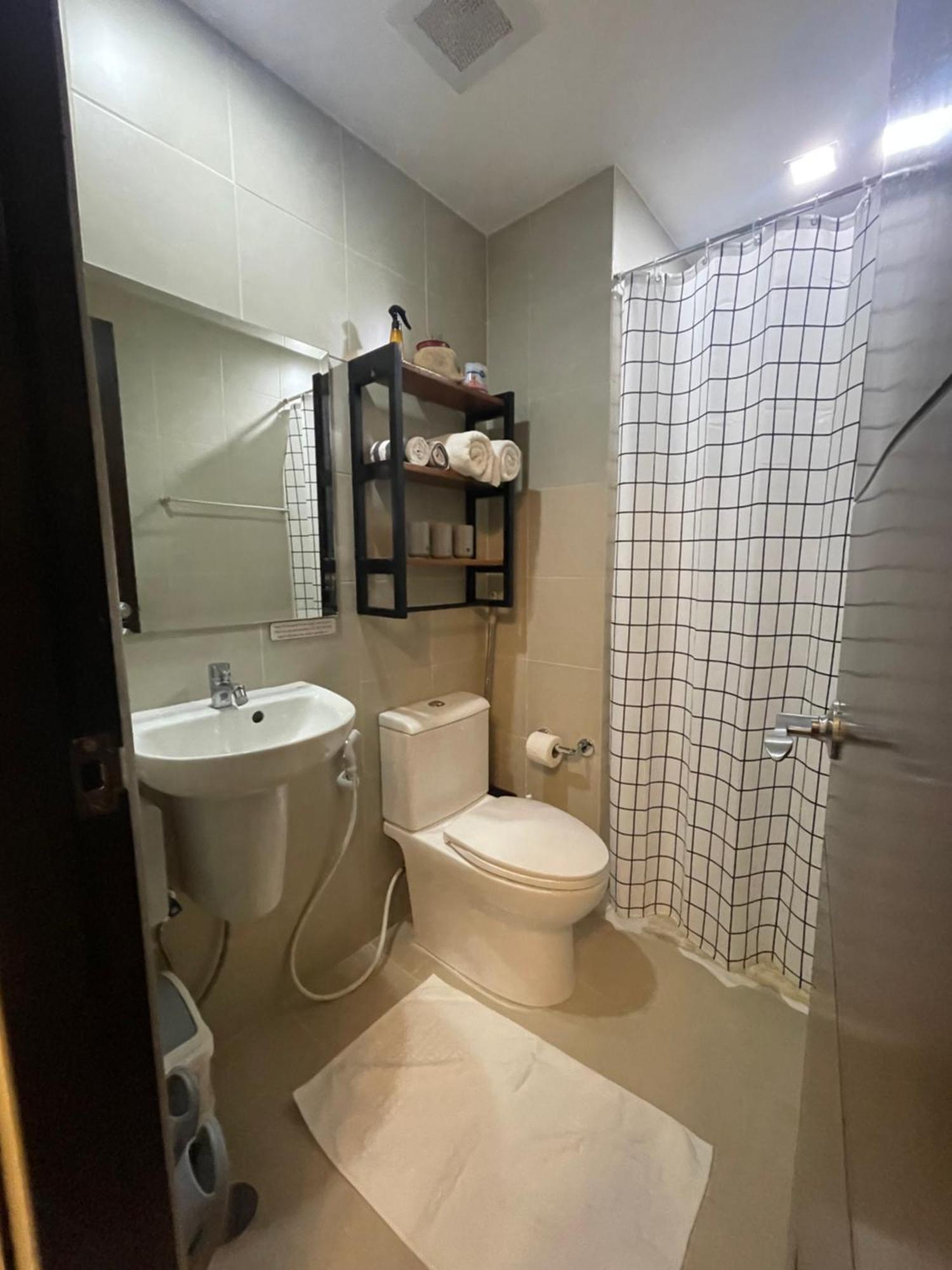 Condo Home With Fast Wifi In Bacolod City Buitenkant foto