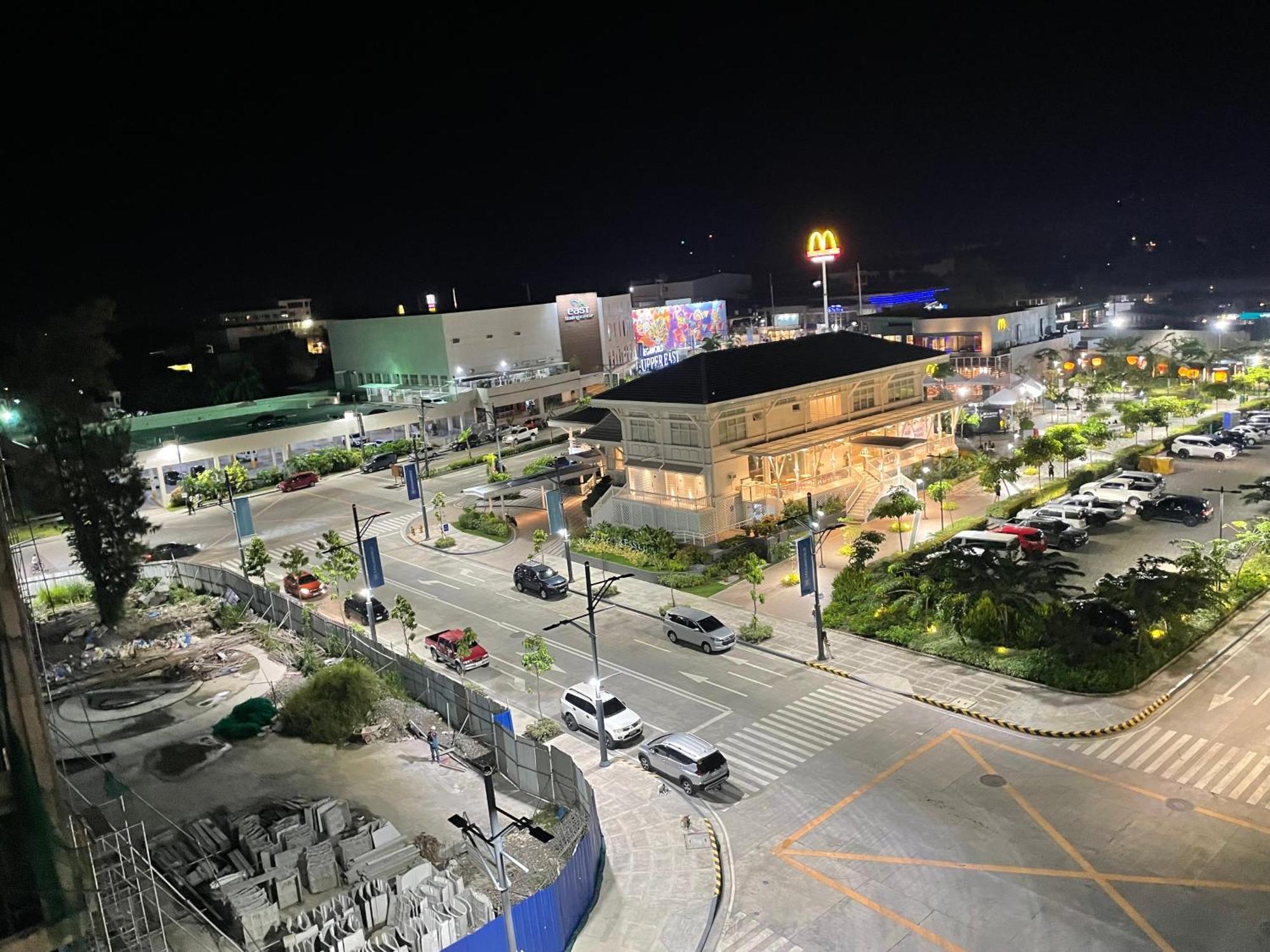 Condo Home With Fast Wifi In Bacolod City Buitenkant foto